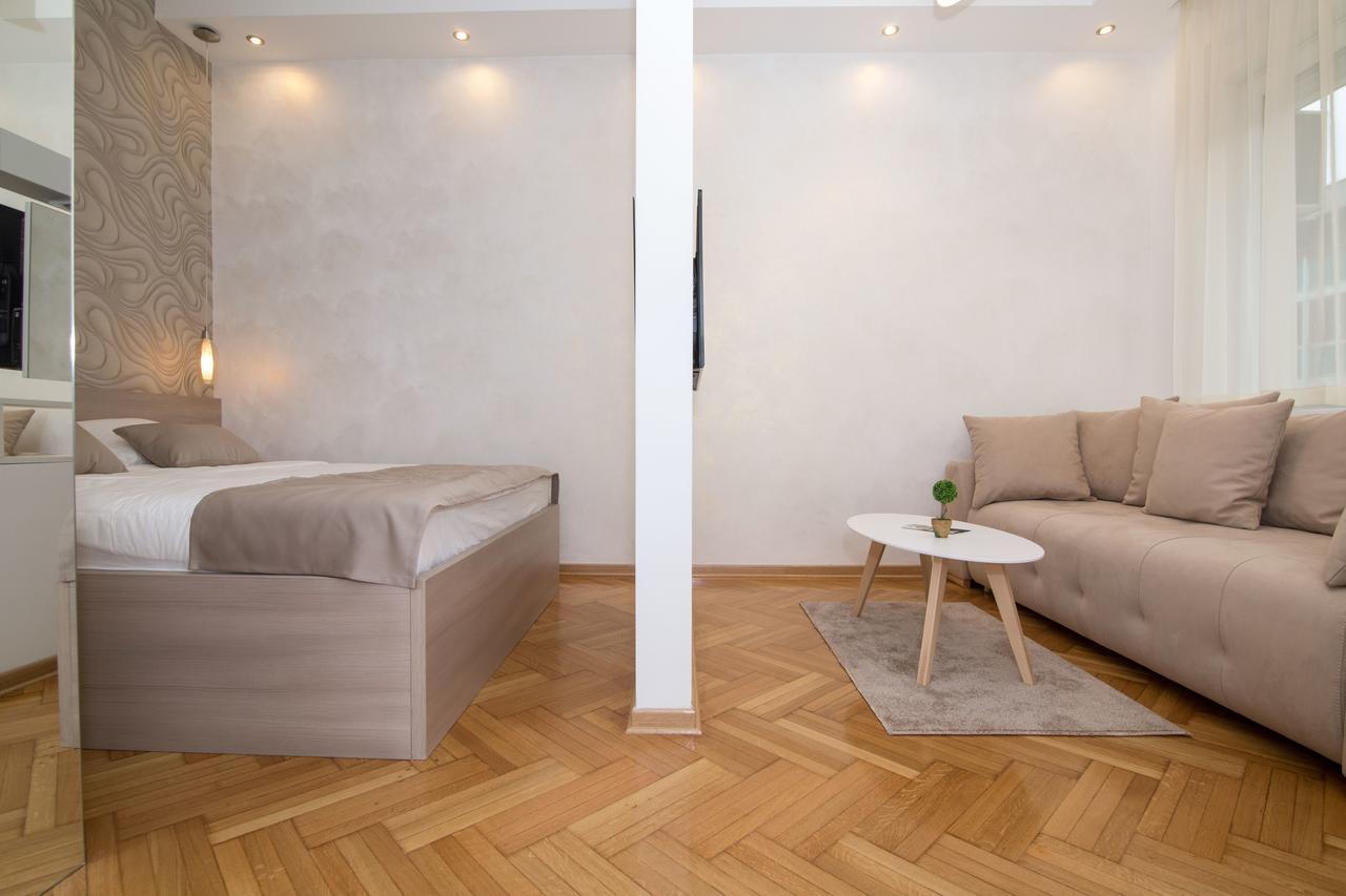 Royal Park Apartment *