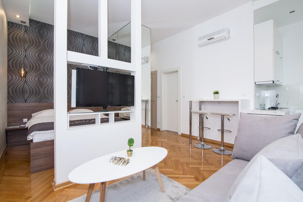 Royal Park Apartment